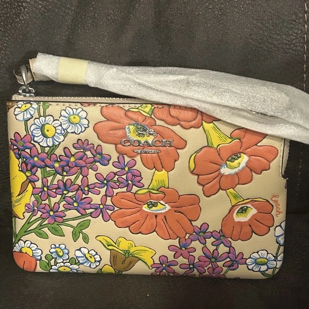 🎉NWT! Coach Multicolor Floral Wristlet Corner Zip!
